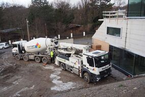 Caramel Hausblick - Anlieferung des Wopfinger Transportbetons