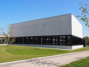 Pädagogische Hochschule Baden mit Sichtbetonelementen von Wopfinger