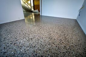 Caramel Hausblick - Blick auf den geschliffenen Boden